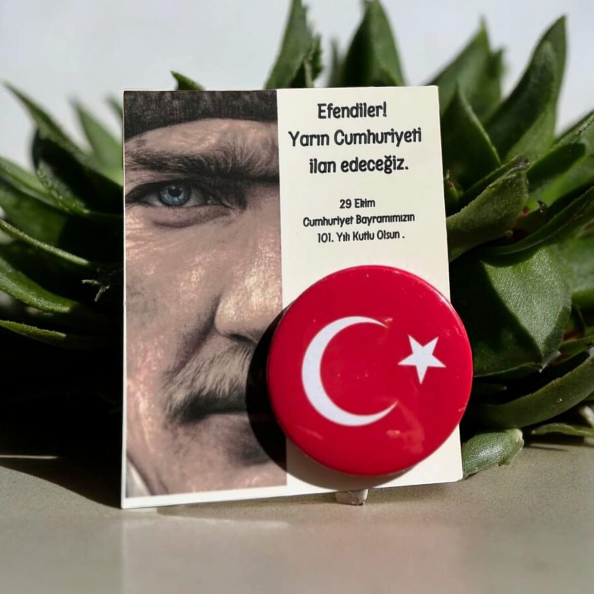 Kartlı 29 Ekim Cumhuriyet Bayramı Rozeti - Atatürk ve Cumhuriyet Temalı